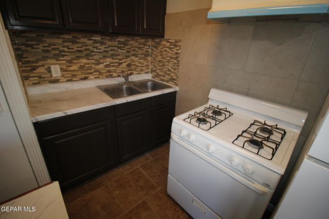 8903 OLD COUNTY Road A, El Paso, TX 79907