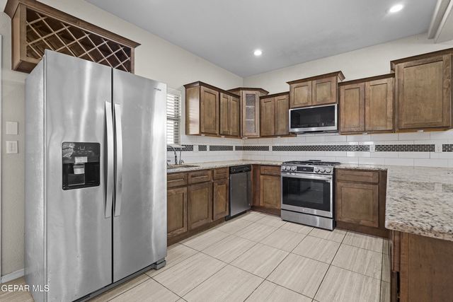 2009 WILLIAM CAPLES Street, El Paso, TX 79938