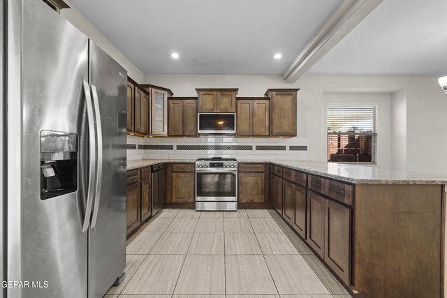 2009 WILLIAM CAPLES Street, El Paso, TX 79938