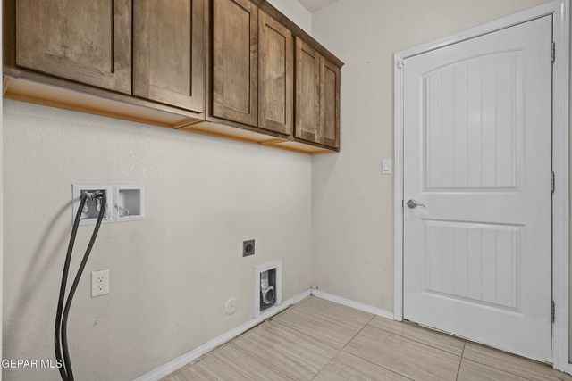 2009 WILLIAM CAPLES Street, El Paso, TX 79938
