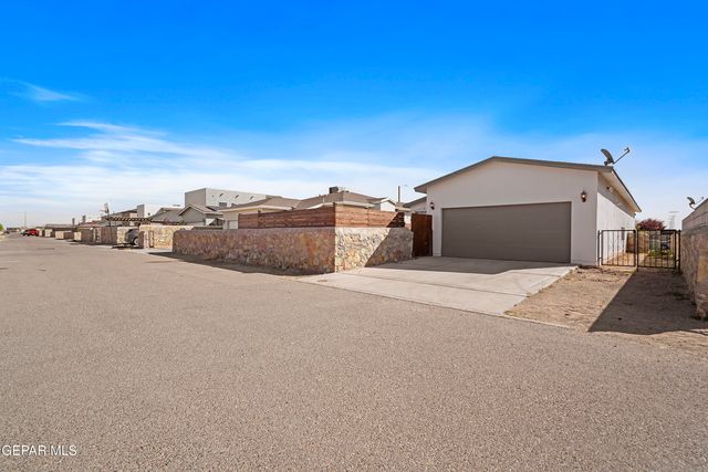 2009 WILLIAM CAPLES Street, El Paso, TX 79938