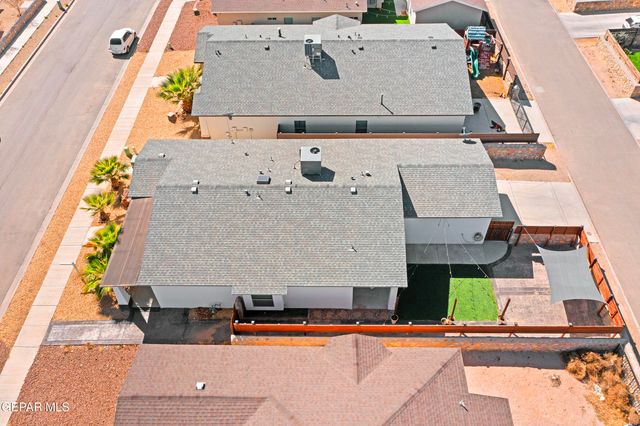2009 WILLIAM CAPLES Street, El Paso, TX 79938