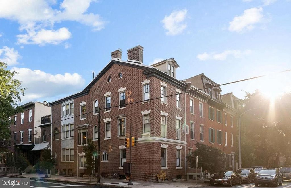 2200 PINE ST #105, PHILADELPHIA, PA 19103 — exterior