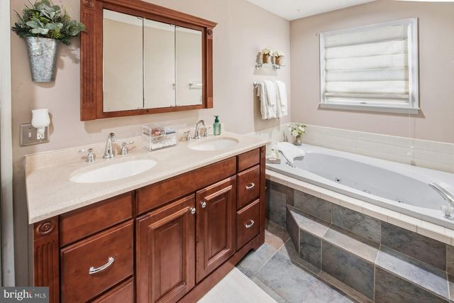 7 YORK CT, Sicklerville, NJ 08081