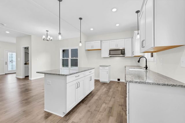 2667 Scott Dr, Clarksville, TN 37042