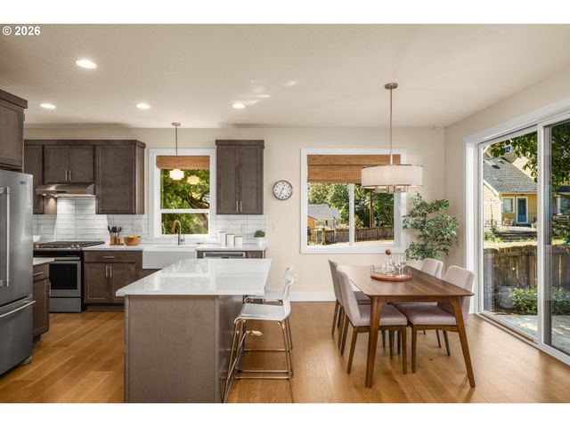 8275 Se 29TH Pl, Portland, OR 97202