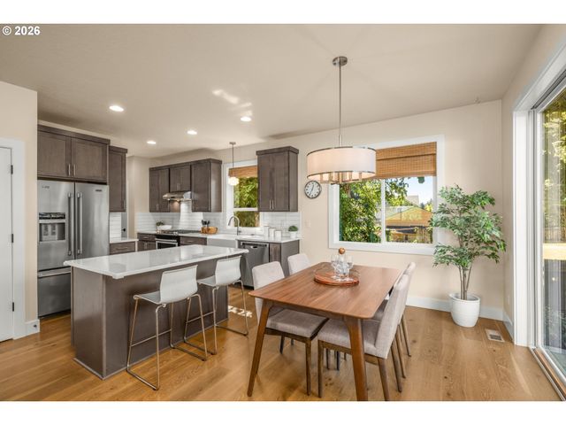 8275 Se 29TH Pl, Portland, OR 97202