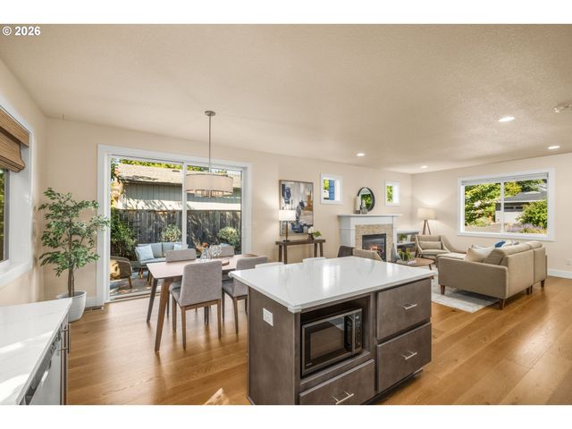 8275 Se 29TH Pl, Portland, OR 97202