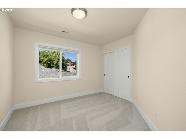 8275 Se 29TH Pl, Portland, OR 97202