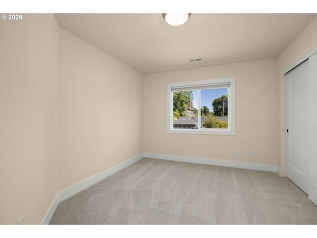 8275 Se 29TH Pl, Portland, OR 97202