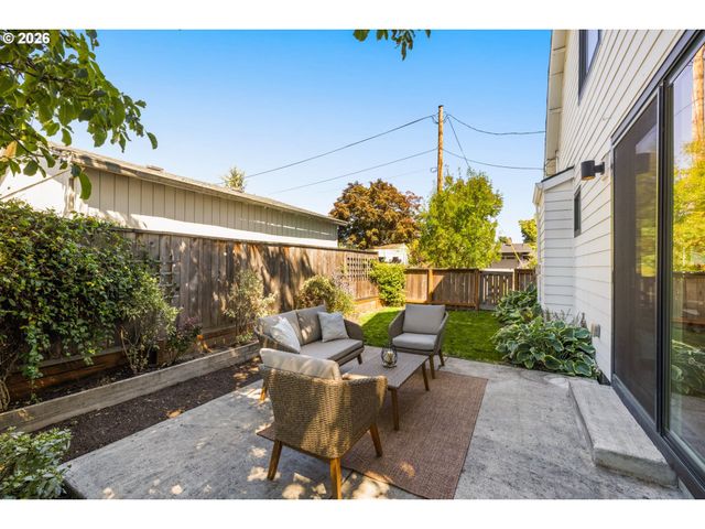 8275 Se 29TH Pl, Portland, OR 97202