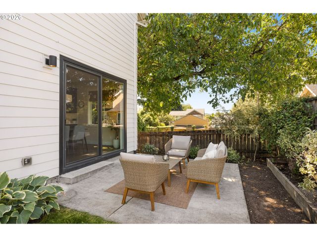 8275 Se 29TH Pl, Portland, OR 97202
