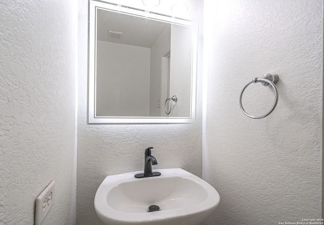 6748 Wayman Ridge, Live Oak, TX 78233