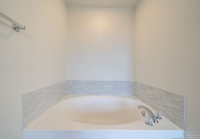 6748 Wayman Ridge, Live Oak, TX 78233
