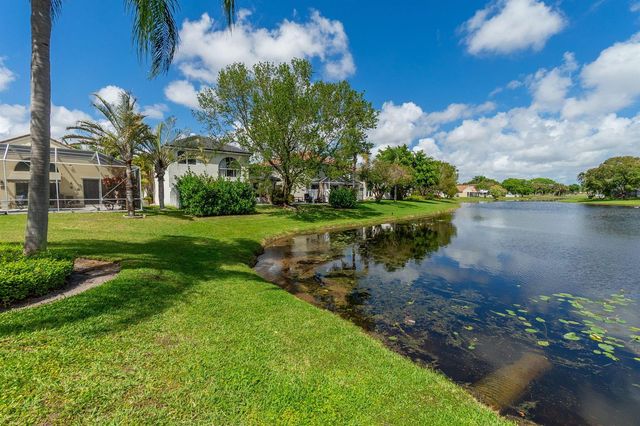6005 Newport Village Way, Lake Worth, FL 33463