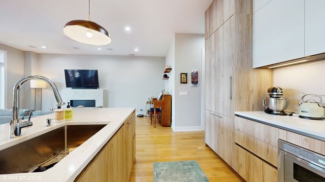3056 N Lincoln Avenue 3, Chicago, IL 60657