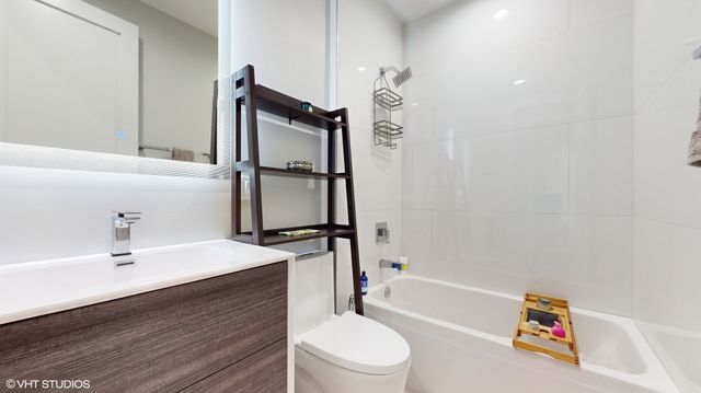 3056 N Lincoln Avenue 3, Chicago, IL 60657