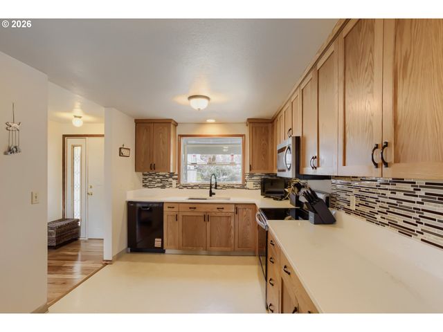 17896 Nw SUE Ct, Beaverton, OR 97006