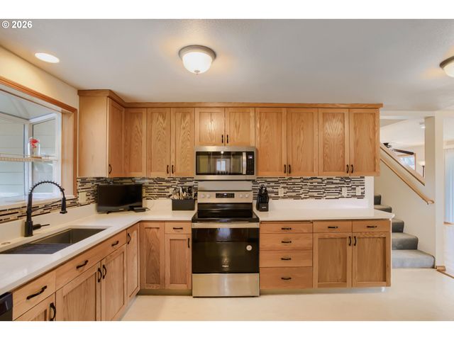 17896 Nw SUE Ct, Beaverton, OR 97006