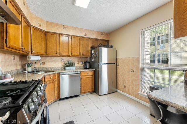 193 Columbus Dr, Franklin Twp., NJ 08823