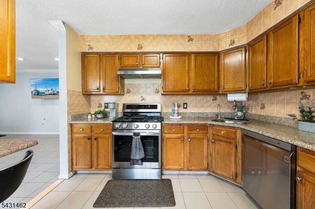 193 Columbus Dr, Franklin Twp., NJ 08823
