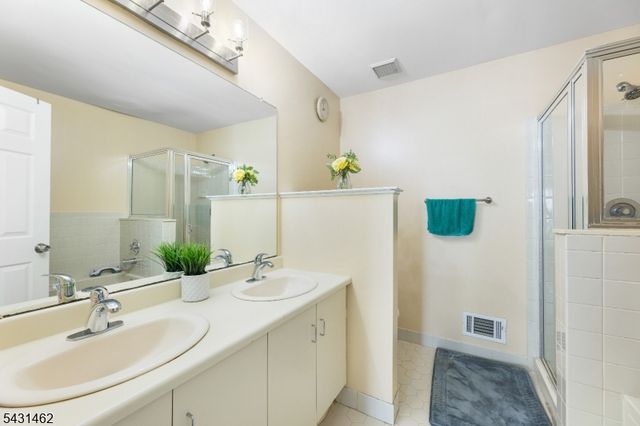 193 Columbus Dr, Franklin Twp., NJ 08823