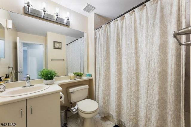 193 Columbus Dr, Franklin Twp., NJ 08823