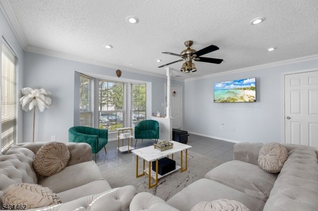 193 Columbus Dr, Franklin Twp., NJ 08823