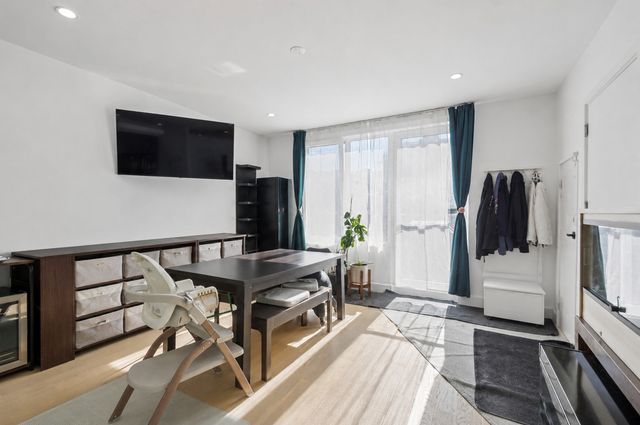 4937 N Winthrop Avenue 1E, Chicago, IL 60640