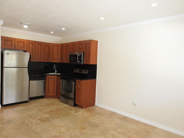 1872 NE 46th Street D11, Fort Lauderdale, FL 33308