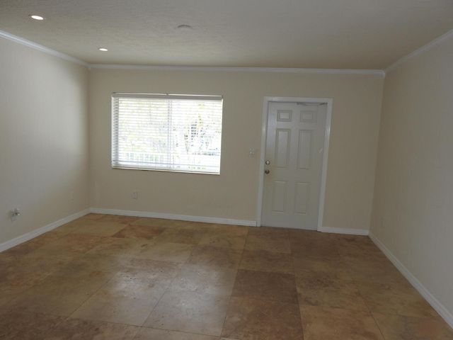 1872 NE 46th Street D11, Fort Lauderdale, FL 33308