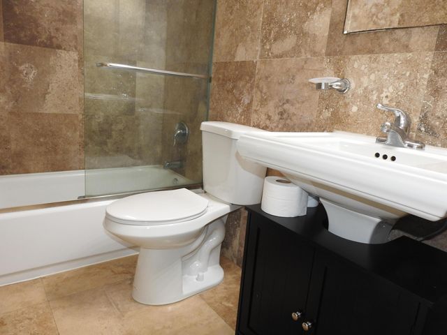 1872 NE 46th Street D11, Fort Lauderdale, FL 33308