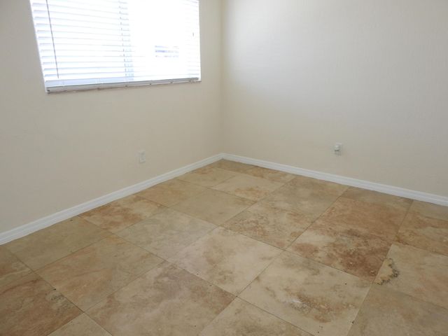 1872 NE 46th Street D11, Fort Lauderdale, FL 33308