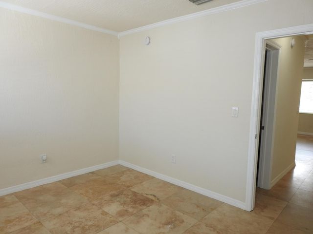 1872 NE 46th Street D11, Fort Lauderdale, FL 33308
