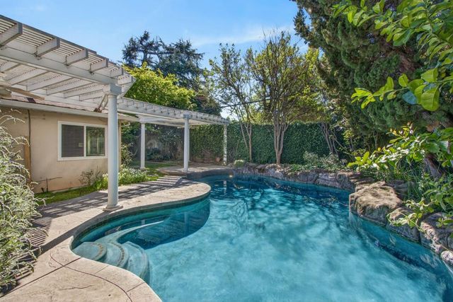 9184 Condesa Dr, Sacramento, CA 95826