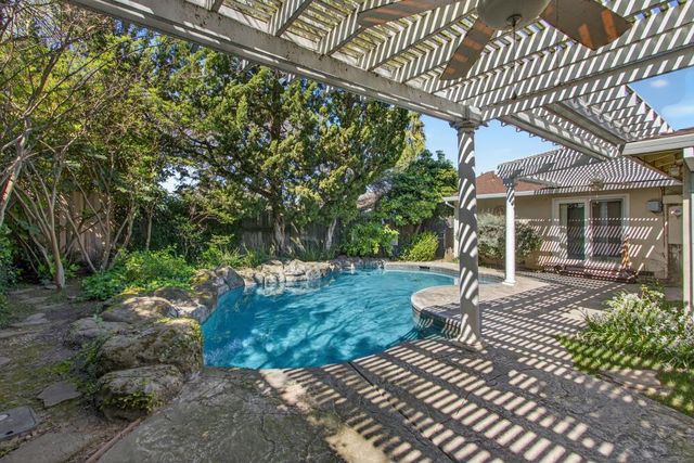 9184 Condesa Dr, Sacramento, CA 95826