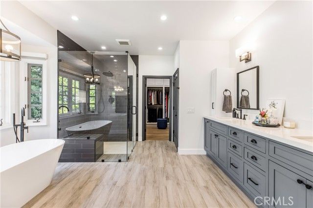 6032 County Oak Road, Woodland Hills (los Angeles), CA 91367