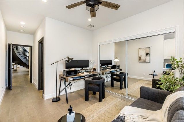 6032 County Oak Road, Woodland Hills (los Angeles), CA 91367