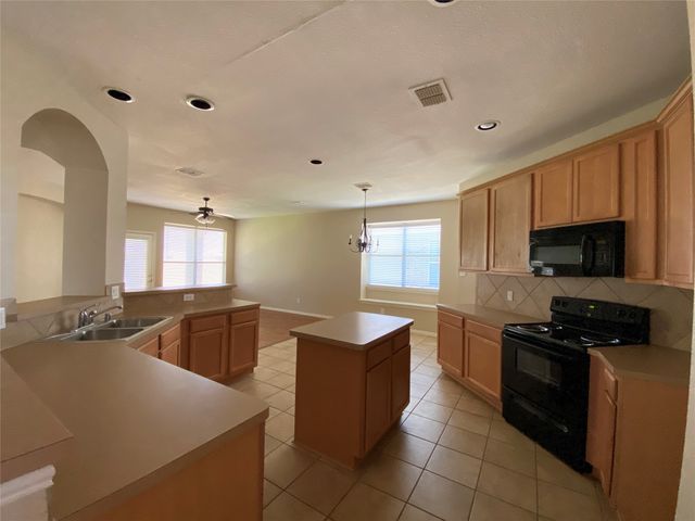 513 Jefferson Lane, Lake Dallas, TX 75065