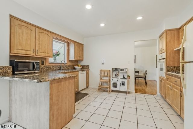 645 Foothill Rd, Bridgewater Twp., NJ 08807