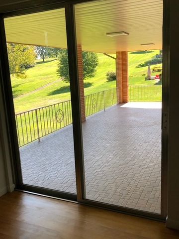 335 Commonwealth Ave, West Mifflin, PA 15122