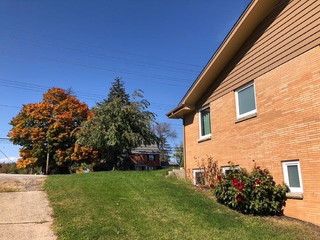 335 Commonwealth Ave, West Mifflin, PA 15122