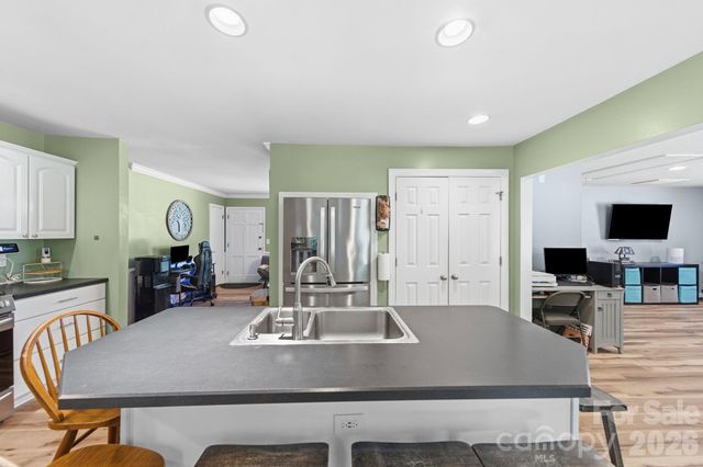 217 Robinson Avenue, Matthews, NC 28104