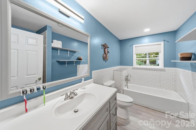 217 Robinson Avenue, Matthews, NC 28104