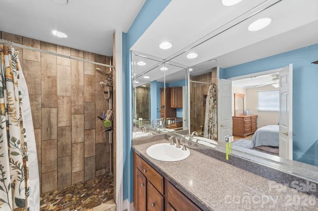 217 Robinson Avenue, Matthews, NC 28104
