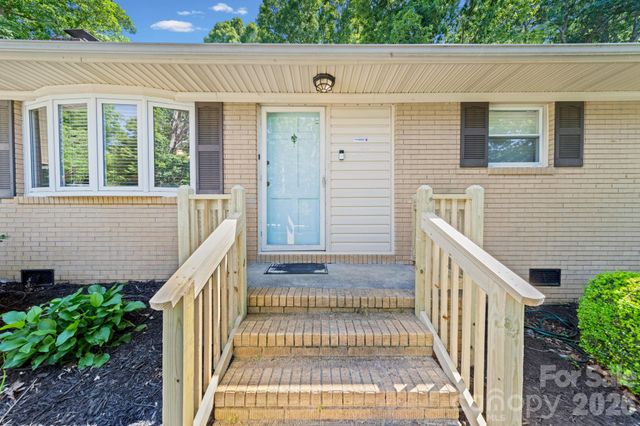 217 Robinson Avenue, Matthews, NC 28104