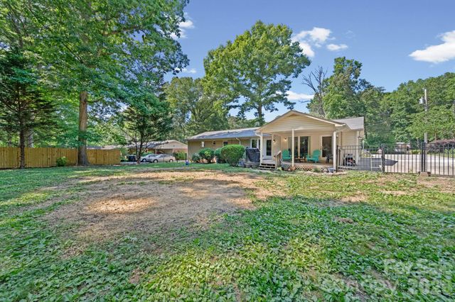217 Robinson Avenue, Matthews, NC 28104