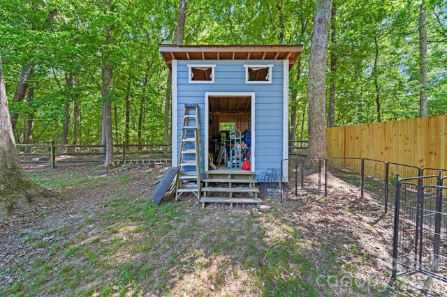 217 Robinson Avenue, Matthews, NC 28104