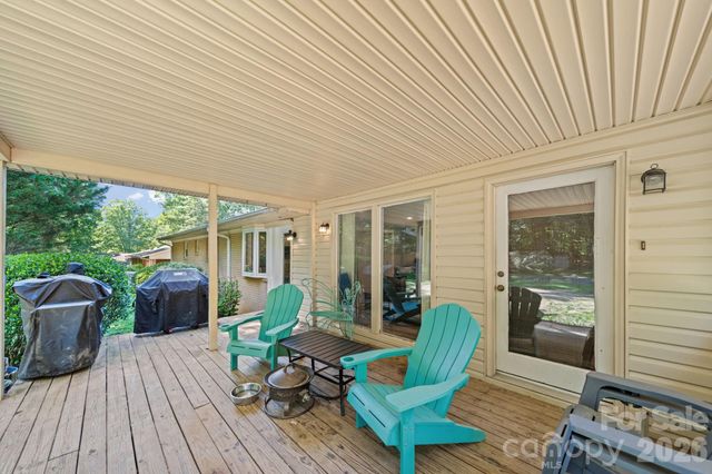 217 Robinson Avenue, Matthews, NC 28104