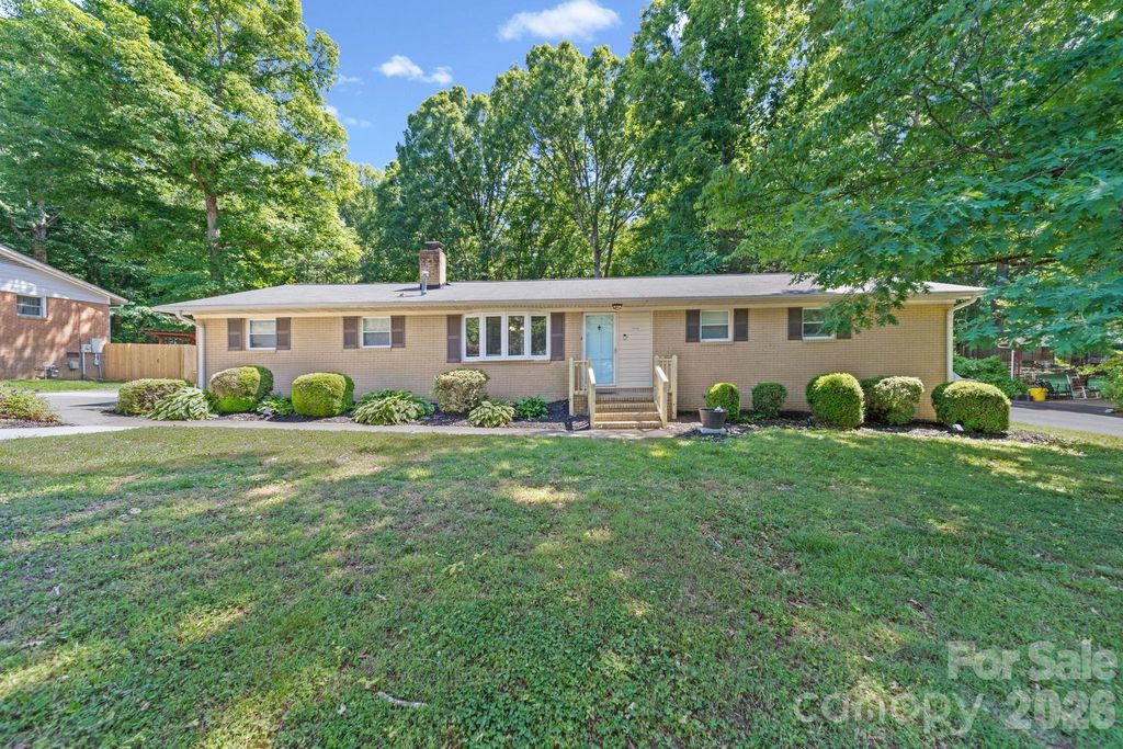 217 Robinson Avenue, Matthews, NC 28104